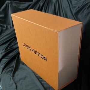 Louis Vuitton Orange and White Box Photos showing small imperfections